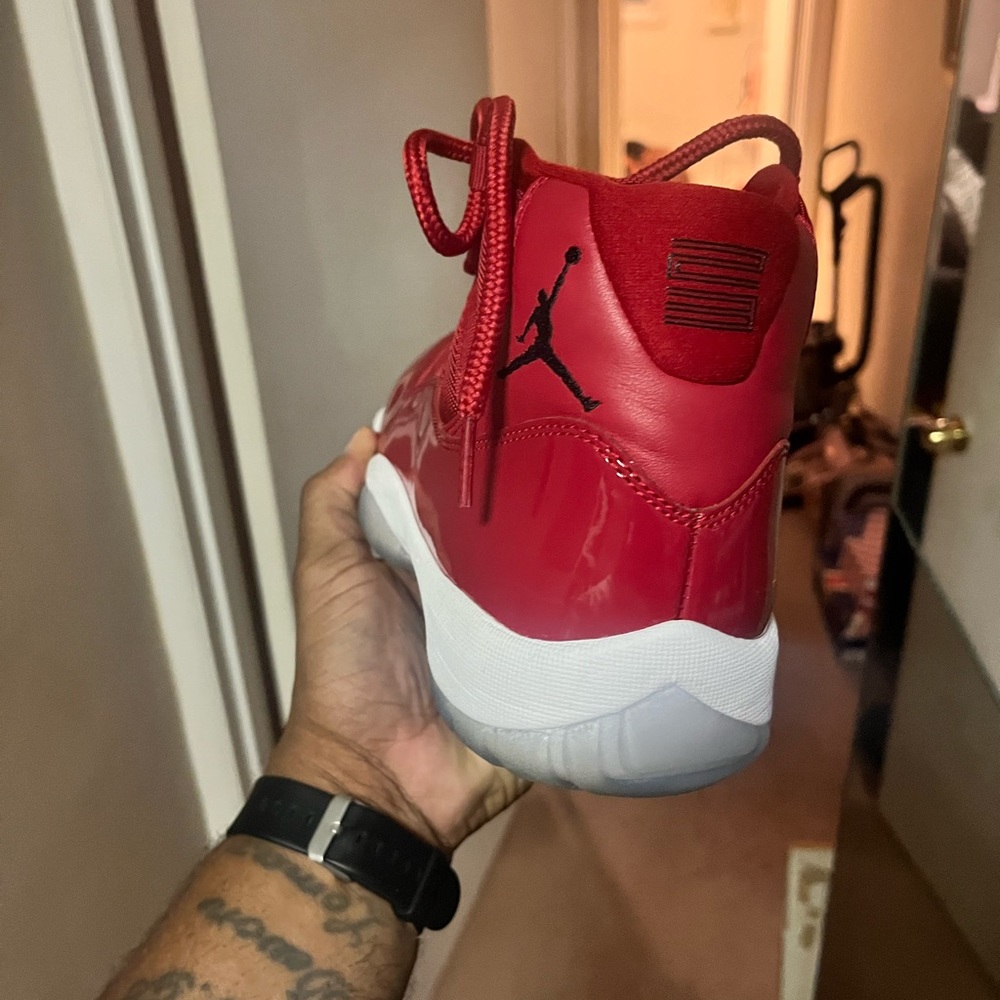 Jordan 11 Red Patent leather Men's size 10.5 condition almost new